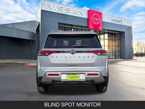 New 2025 Nissan Pathfinder SL image 9