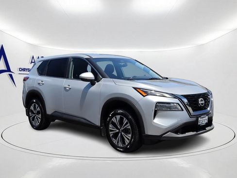 Used 2022 Nissan Rogue SV AWD/4WD image 3