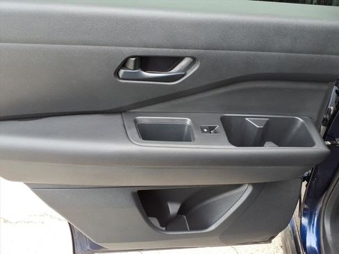 Used 2024 Nissan Pathfinder SV image 33