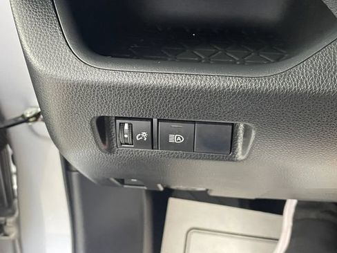Used 2020 Toyota RAV4 LE AWD/4WD image 15