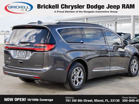 Used 2022 Chrysler Pacifica Limited image 5