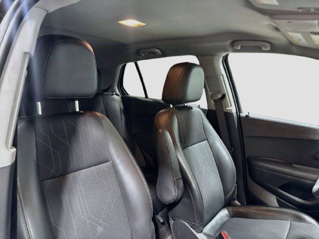 Used 2021 Chevrolet Trax LT w/ Driver Confidence Package AWD/4WD image 22