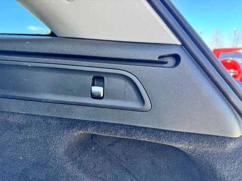 Used 2020 Mercedes-Benz GLC 300 4MATIC image 27