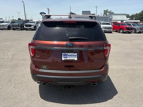 Used 2018 Ford Explorer XLT w/ Equipment Group 202A FWD image 5