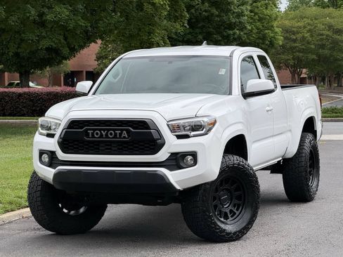 Used 2016 Toyota Tacoma SR5 w/ Towing Package RWD image 1