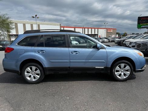 Used 2011 Subaru Outback 2.5i Premium AWD/4WD image 4