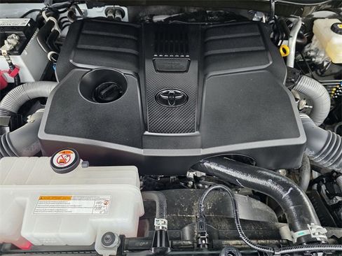 Used 2025 Toyota Tundra Limited image 24