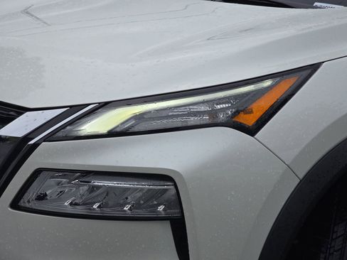 Used 2023 Nissan Rogue SV FWD image 27