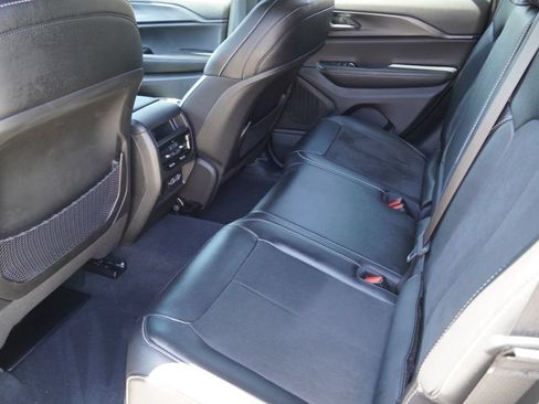 Used 2024 Jeep Grand Cherokee Altitude RWD image 17