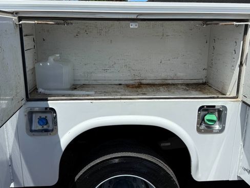 Used 2016 Ford F550 2WD Regular Cab Super Duty image 11
