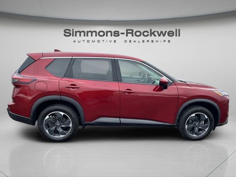 Used 2025 Nissan Rogue SV image 8