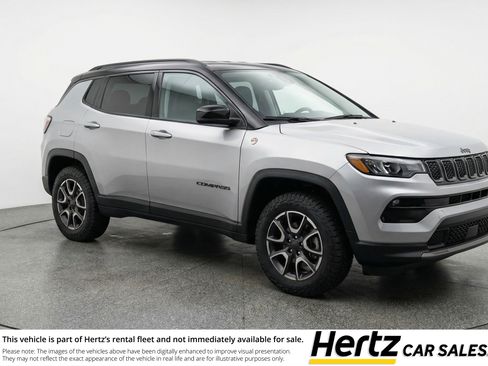 Used 2025 Jeep Compass Trailhawk AWD/4WD image 1