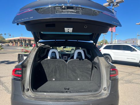 Used 2016 Tesla Model X image 34