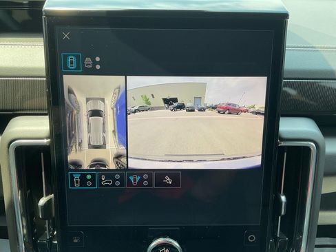 Used 2025 GMC Yukon Elevation AWD/4WD image 16