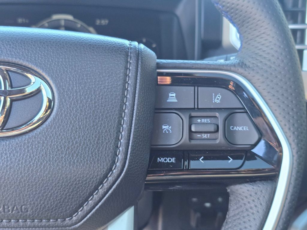 Used 2025 Toyota Sequoia Platinum AWD/4WD image 22