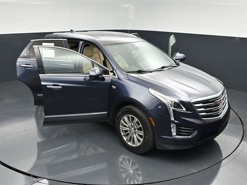 Used 2018 Cadillac XT5 Luxury w/ Driver Awareness Package AWD/4WD image 27
