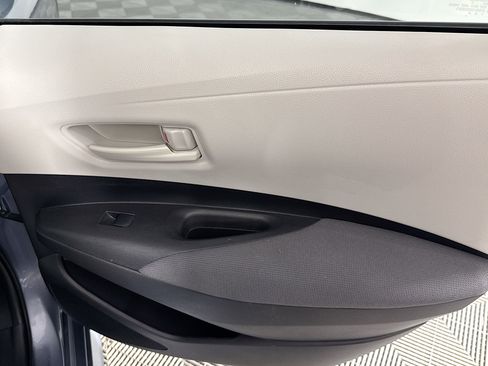 Used 2022 Toyota Corolla L image 26
