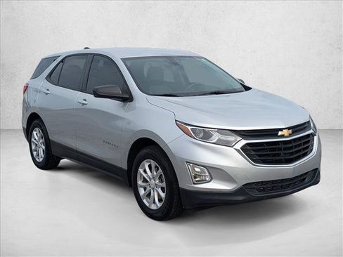 Used 2018 Chevrolet Equinox LS FWD image 3