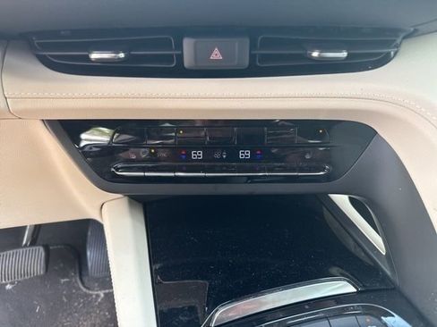 Used 2023 Buick Envision Preferred AWD/4WD image 10
