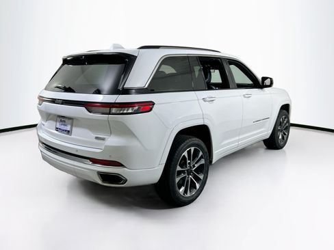 Used 2022 Jeep Grand Cherokee Overland w/ Luxury Tech Group IV AWD/4WD image 5