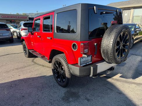Used 2012 Jeep Wrangler Unlimited Sahara w/ Connectivity Group AWD/4WD image 7
