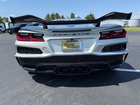 Used 2024 Chevrolet Corvette Z06 w/ Z07 Performance Package RWD image 9