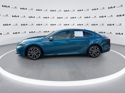 Used 2025 Toyota Camry XLE w/ Premium Plus Package image 5