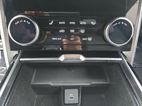 Certified 2023 Land Rover Range Rover SE AWD/4WD image 26