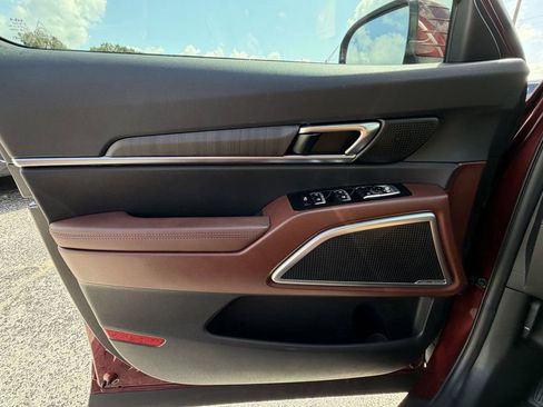 Certified 2023 Kia Telluride EX w/ EX Captain's Chair Package FWD image 21