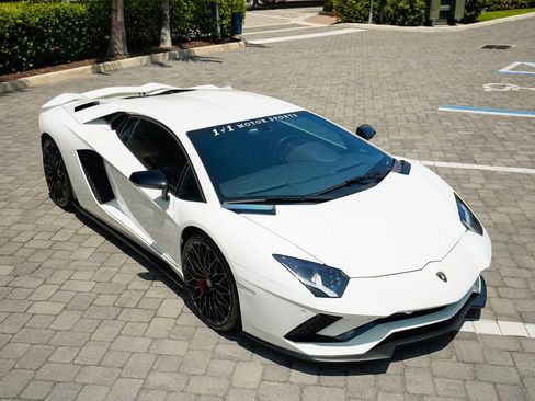 Used 2018 Lamborghini Aventador S image 12