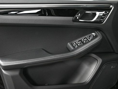 Used 2026 Porsche Macan image 6