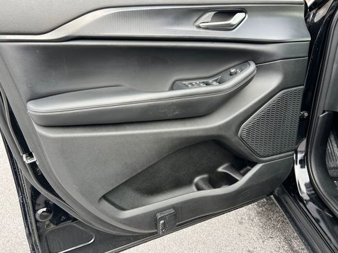 Used 2023 Jeep Grand Cherokee Altitude image 18