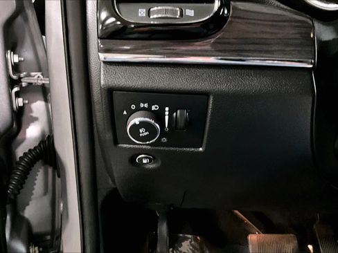 Used 2021 Jeep Grand Cherokee Overland AWD/4WD image 35