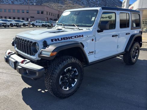 Used 2025 Jeep Wrangler Unlimited Rubicon image 3