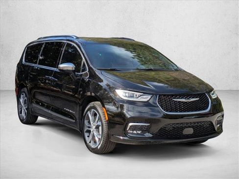 New 2026 Chrysler Pacifica Pinnacle image 9