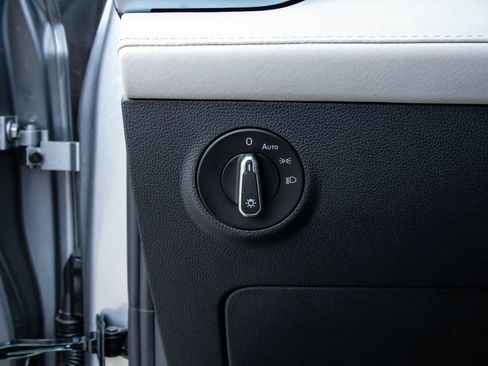 New 2026 Volkswagen Taos SE FWD image 16