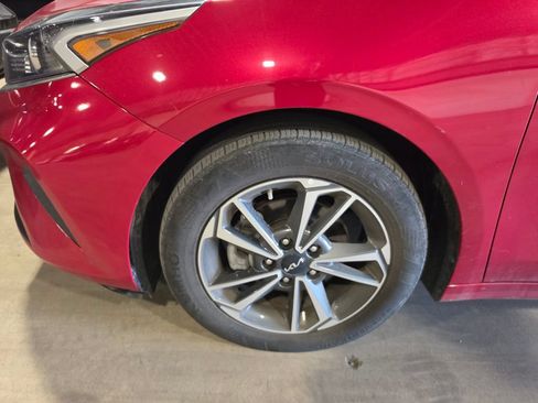 Used 2023 Kia Forte LXS w/ LXS Technology Package FWD image 3