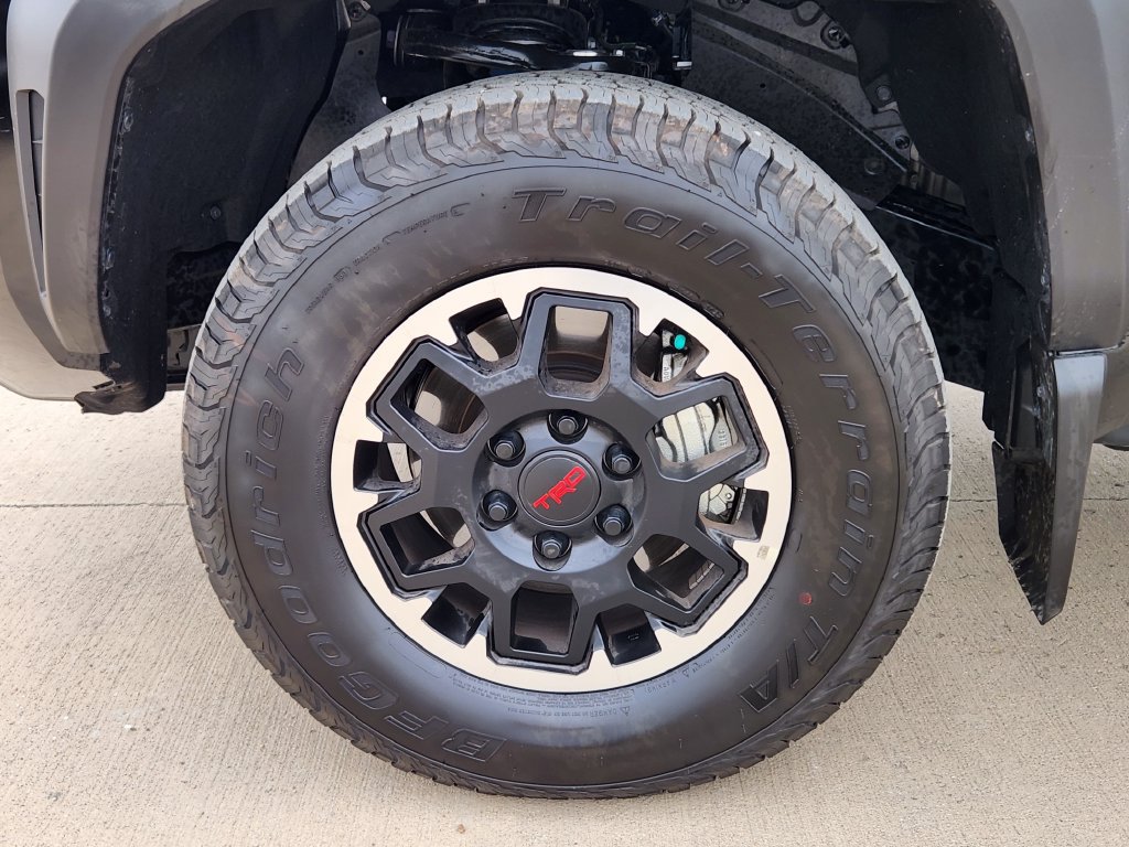 Used 2026 Toyota Tacoma TRD Off-Road w/ TRD Off Road Upgrade Package AWD/4WD image 9