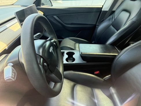 Used 2021 Tesla Model Y Long Range AWD/4WD image 22