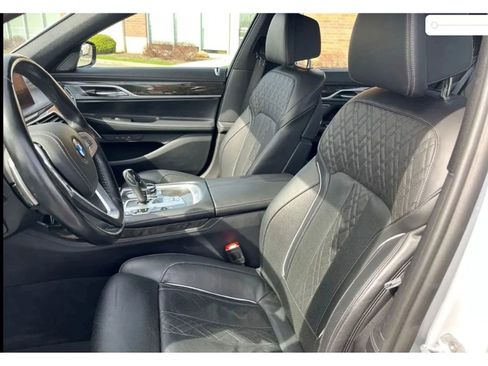 Used 2019 BMW 740i xDrive w/ Executive Package image 3