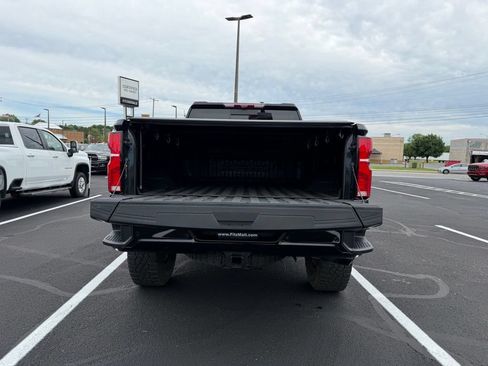 Used 2024 Chevrolet Silverado 2500 ZR2 w/ Technology Package AWD/4WD image 18