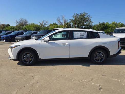 New 2025 Kia K4 LXS image 5