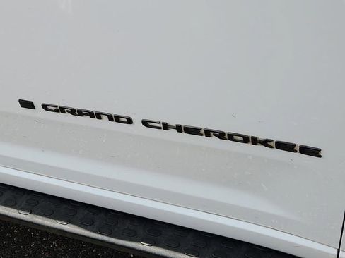 Used 2023 Jeep Grand Cherokee L Summit AWD/4WD image 8