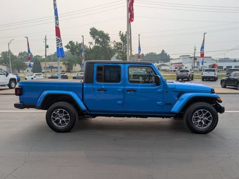Used 2024 Jeep Gladiator Sport w/ Dual Top Group AWD/4WD image 6