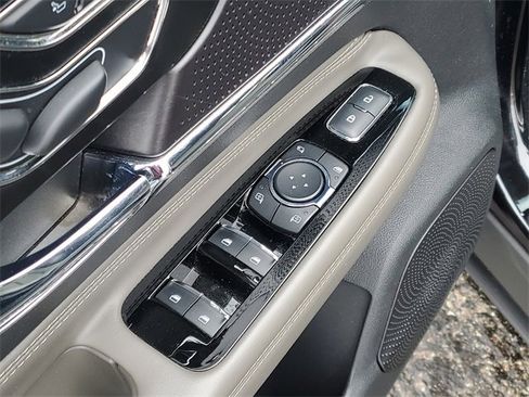 Certified 2023 Lincoln Corsair AWD w/ Equipment Group 101A image 10