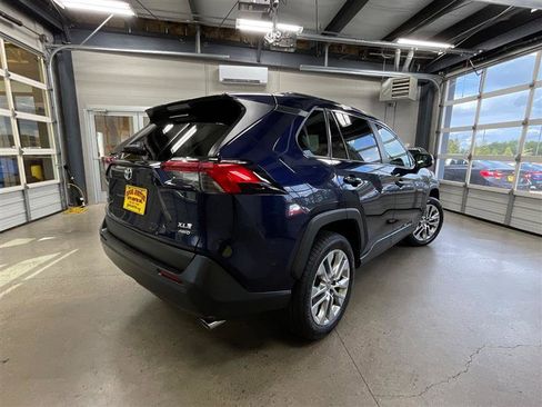 Used 2021 Toyota RAV4 XLE Premium AWD/4WD image 5