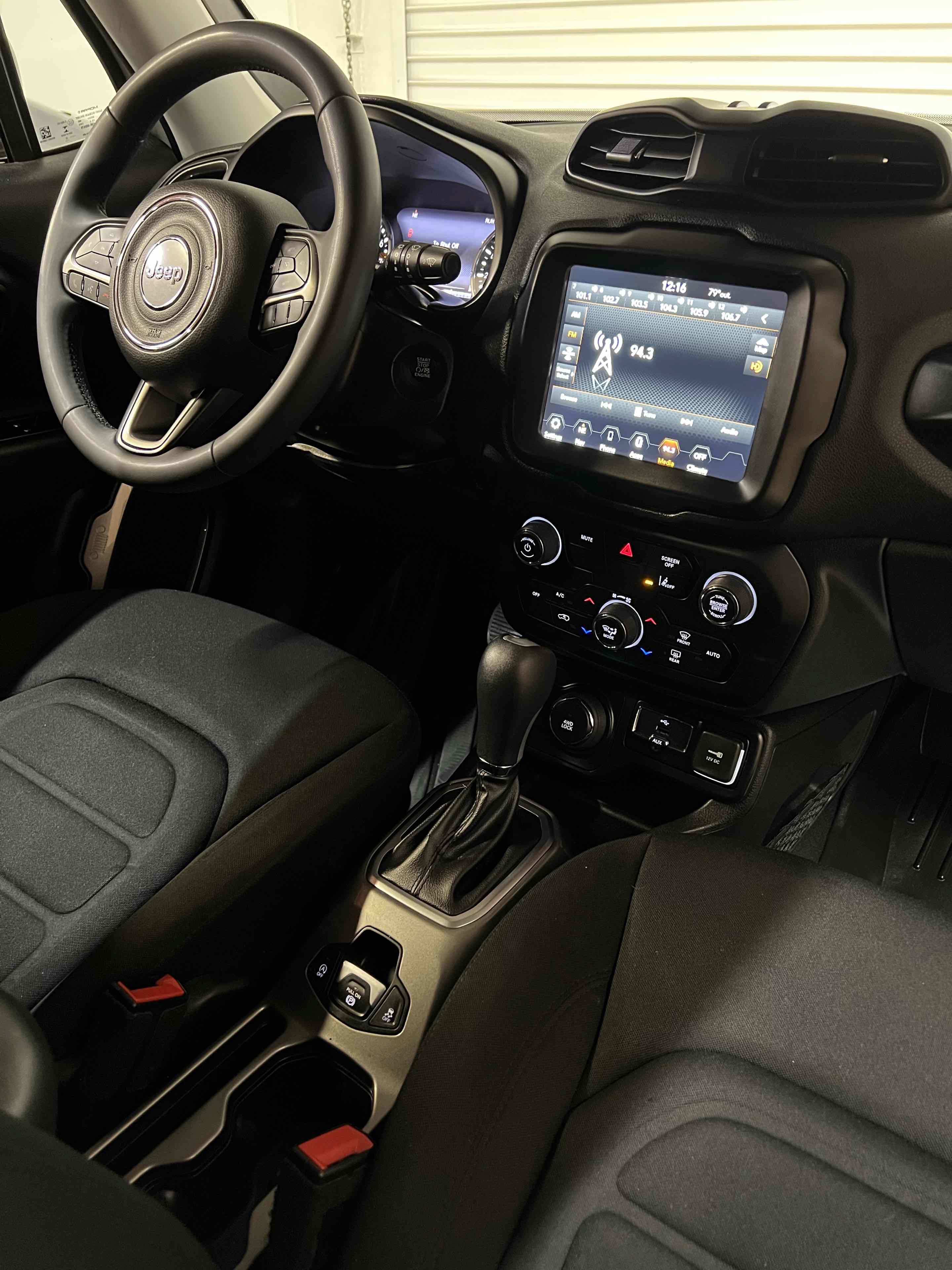 Used 2022 Jeep Renegade Latitude AWD/4WD image 29