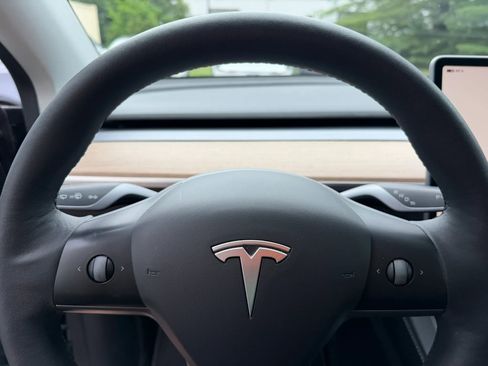 Used 2022 Tesla Model Y Long Range AWD/4WD image 23