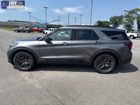 New 2026 Ford Explorer ST-Line w/ ST-Line Street Pack RWD image 3