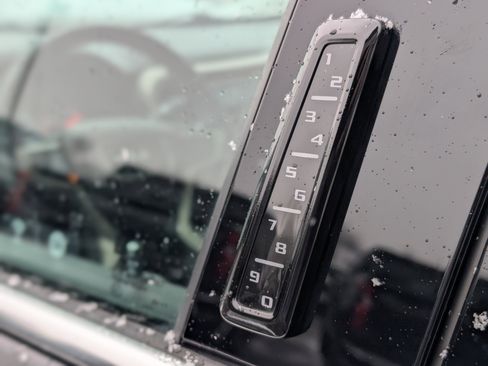 Used 2021 GMC Acadia Denali w/ Denali Ultimate Package image 16